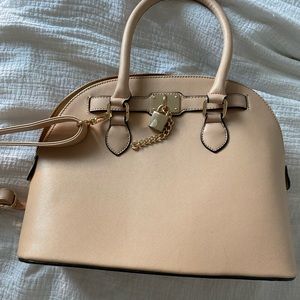 Structured purse